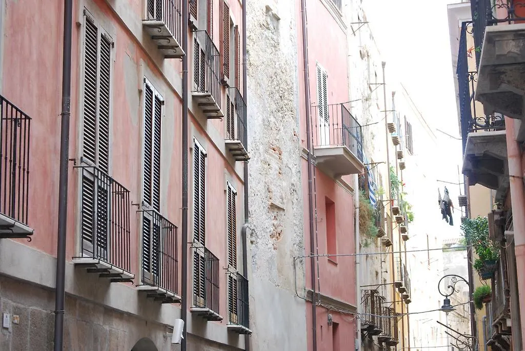 Suite Cagliari -101- 0*,